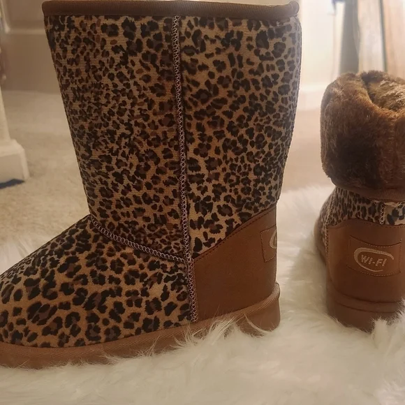 BNIB child's Wi-Fi Fuzzy leopard print boots! - Picture 11 of 11